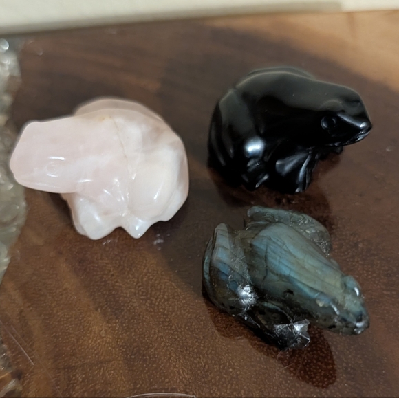 Stone Animal Carvings; Jasper, Rose Quartz, Labradite, Agate etc with Woven Bag - Picture 7 of 16